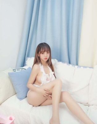 校长办公室岔开腿呻吟_十万网红美女美酱