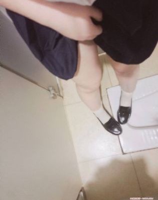 宅男最新网址在线_十万网红美女美酱